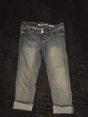 Wallflower Women's Faded Dark Blue Cropped Jeans